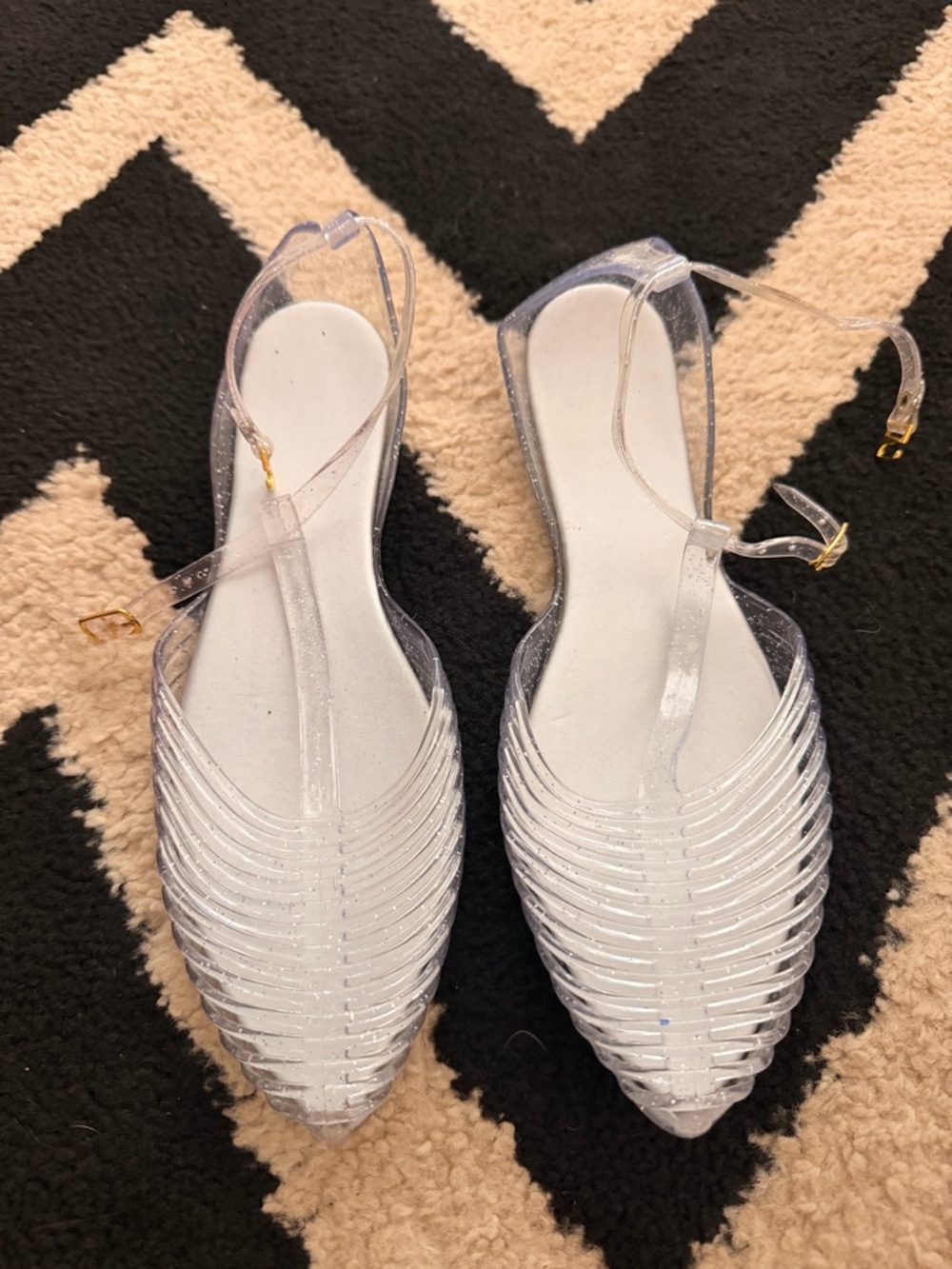 Clear Glitter Jelly Pointed-Toe Sandals - White